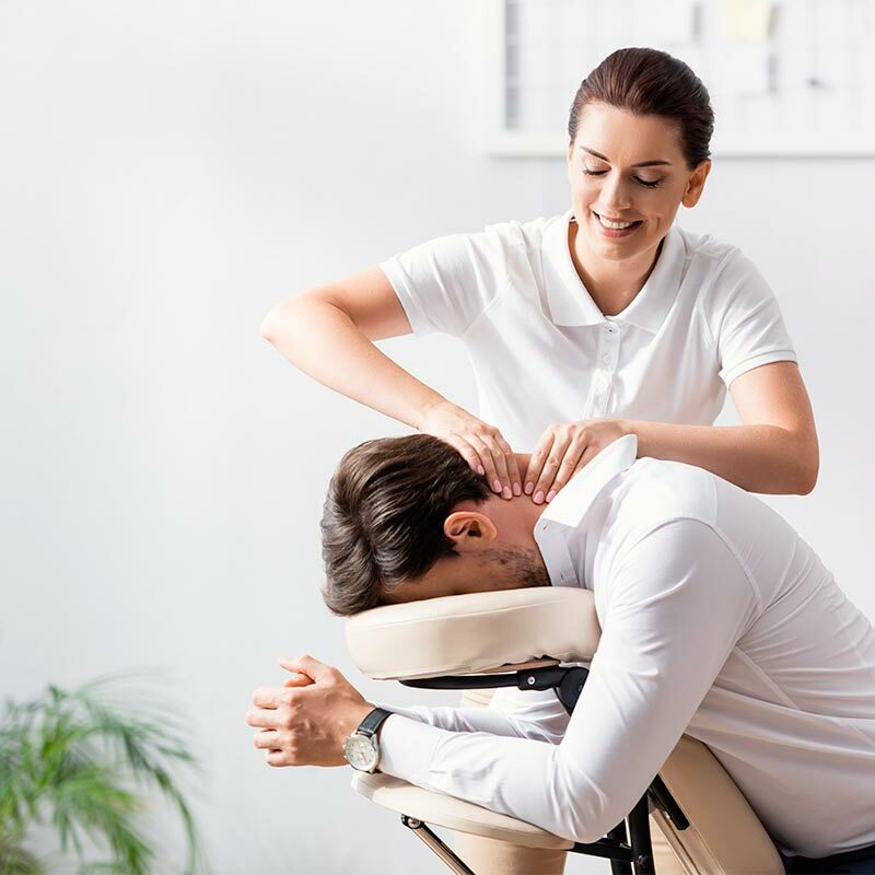 Le massage Assis en Entreprise Stéphanie Ratier Masseuse diplômée